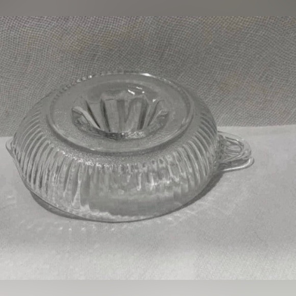 Vintage Citrus Glass Hand Juicer Ribbed Design with Small Handle & Pouring Spout - Picture 6 of 6